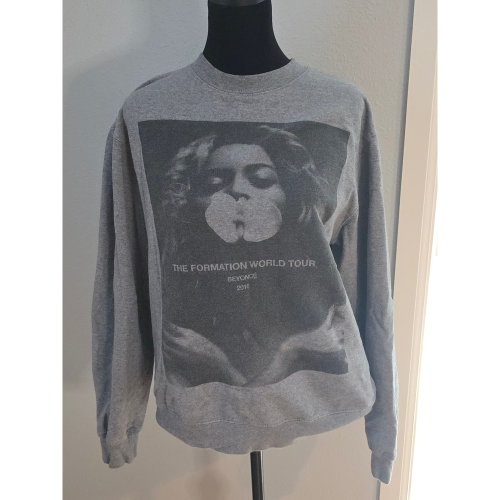 Beyonce Formation World Tour 2016 Sweatshirt Gray Graphic Crewneck Small